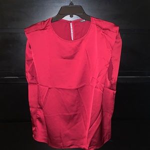 Cute shoulder pad silk top/tank!